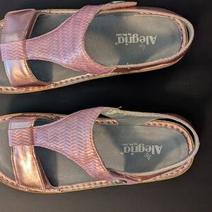 Alegria Women's Metallic Pink Sandals
